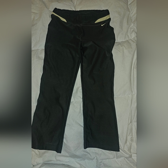 Nike workout Capri’s XS - Picture 1 of 3